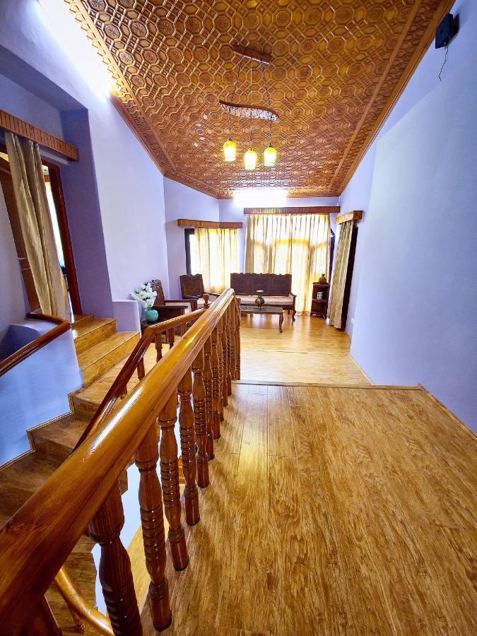 Hotel Peaceful Mornings Srinagar Buitenkant foto
